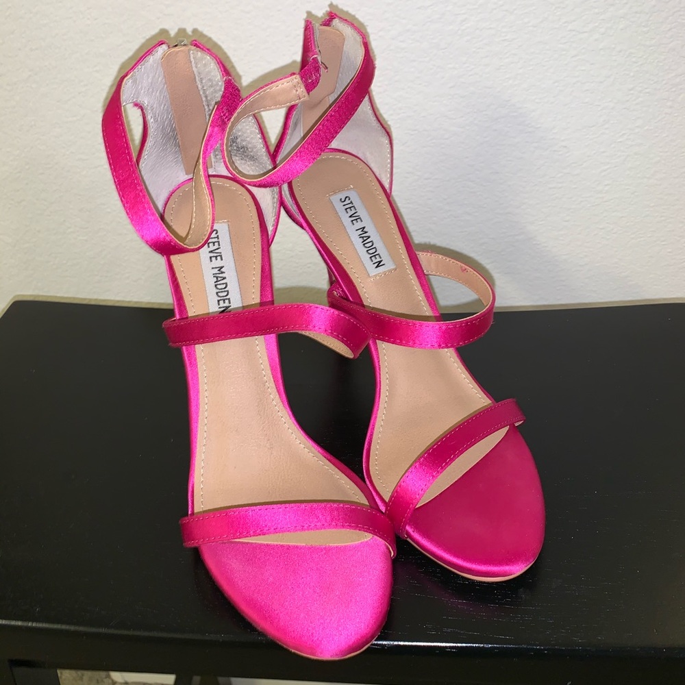 STEVE MADDEN shoe size 8.5 pink